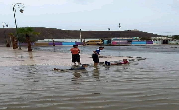 تساقطات مطرية بالسمارة أفرحت الكسابة وفضحت البنية التحتية بالمدينة