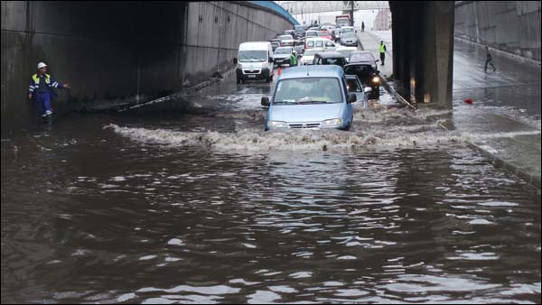 تساقطات مطرية مهمة في عدد من مناطق المملكة تساقطات مطرية أغرقت شوارع وأزقة الدارالبيضاء