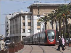 تعويض خط الترامواي المعلق بالأرضي في الدارالبيضاء