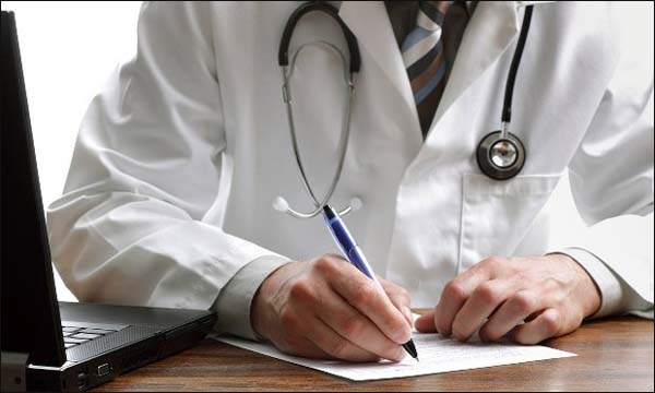 توقيف طبيب بالقطاع العام يزاول في مصحة خاصة بالبيضاء بعد وفاة امرأة حامل وجنينها