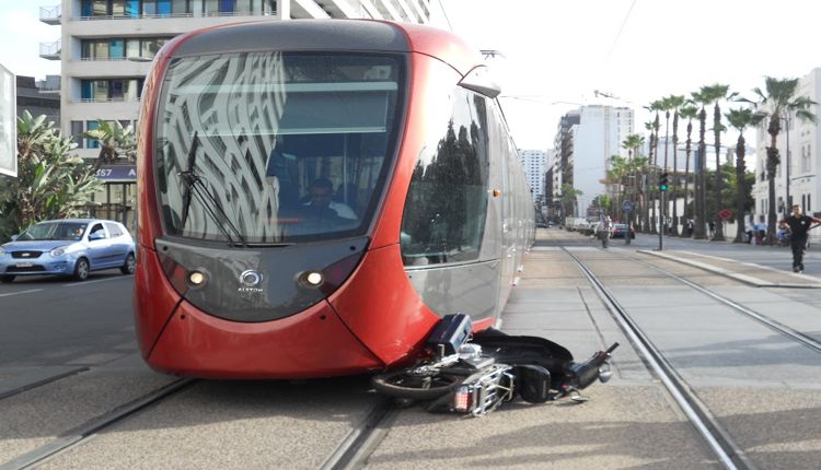 جريحان في حادث اصطدام بين دراجة نارية ومقطورة الترامواي