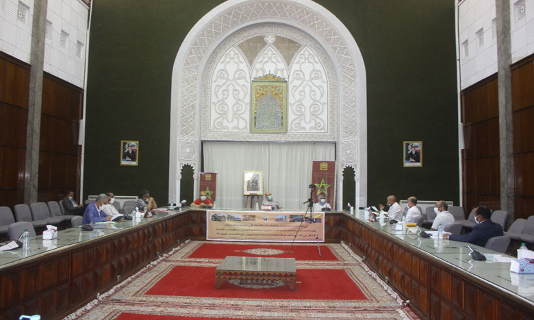 جماعة مراكش تتدارس مع أرباب المقاهي والمطاعم التدابير الممكنة لمعالجة تداعيات "كوفيد 19"