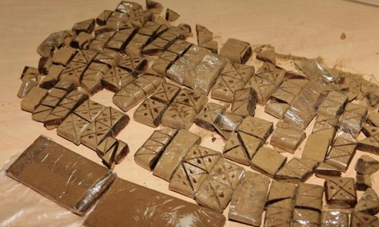 حجز نصف كلغ من مخدر" الشيرا" بالقصيبة لدى شخص من ذوي السوابق بصدد ترويجها وسط الشباب