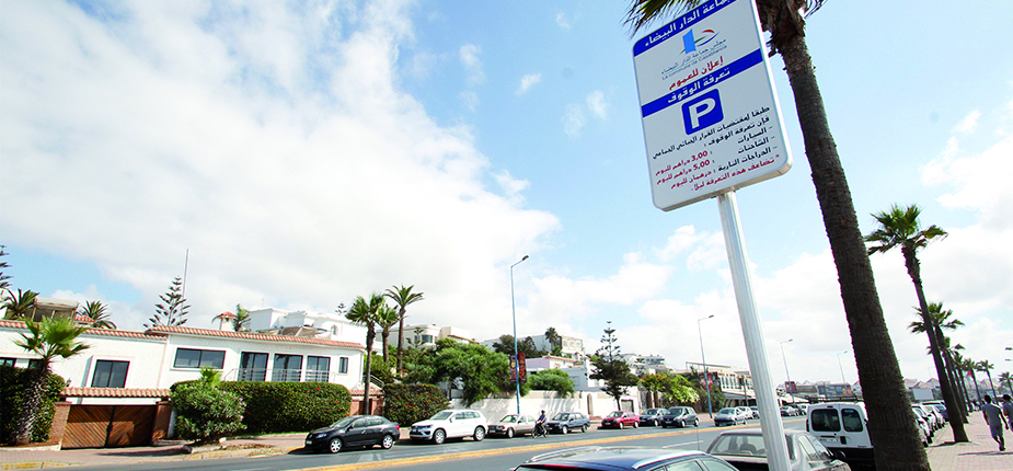 حراس السيارات بكورنيش البيضاء يبتزون الزبناء