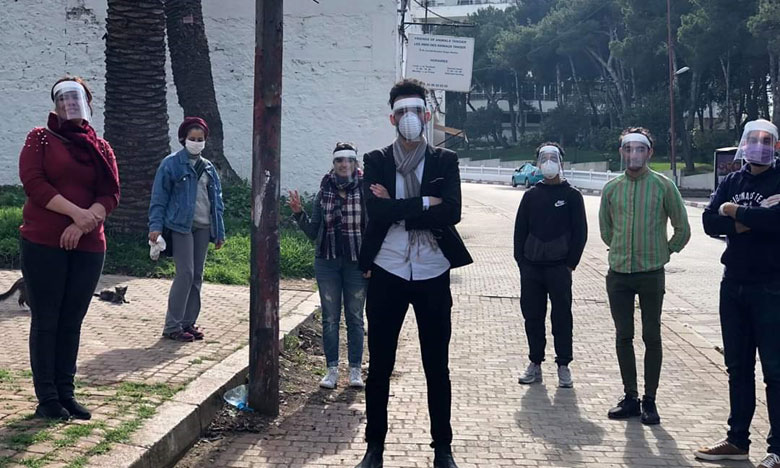 حركة "الشباب الأخضر" تطعم القطط الضالة غير القادرة على الشكوى من الحجر الصحي