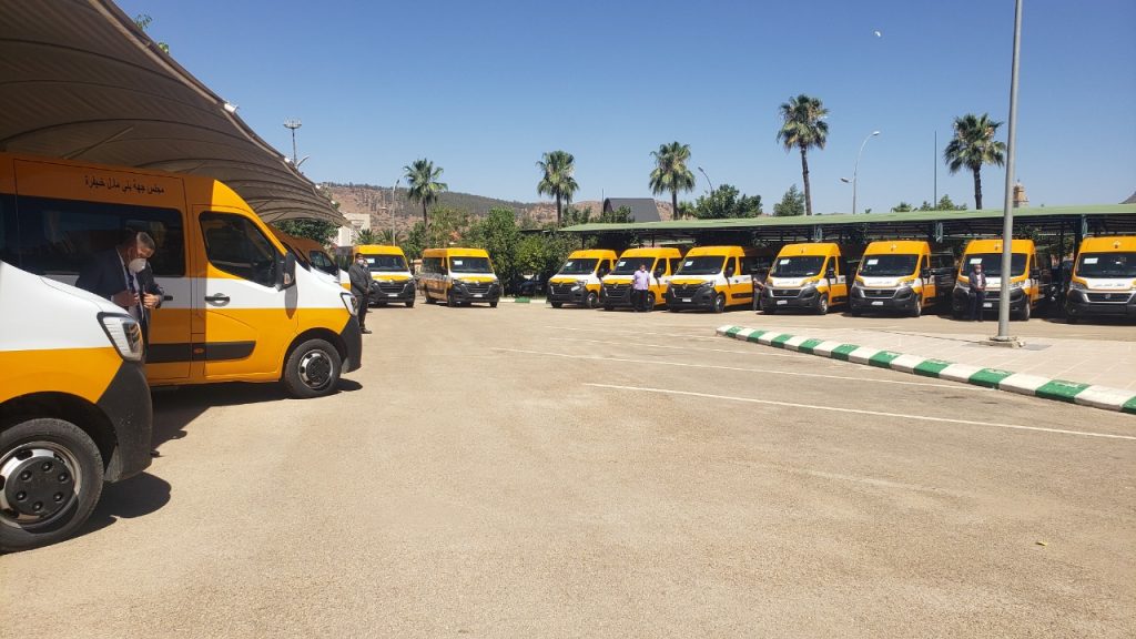 خنيفرة.. توزيع 25 سيارة نقل مدرسي على 18 جماعة ترابية