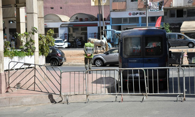 سلطات الدار البيضاء تشدد المراقبة على الشوارع المؤدية للأحياء المغلقة بسبب فيروس كورونا