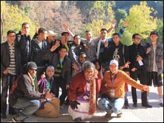 شباب كاليدونيا الجديدة في زيارة تطوعية تضامنية لجمعيتي التويزة وأمودو متطوعون من البلدين