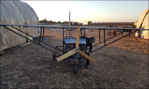 صورة لطائرة صغيرة من صنع شاب مغربي يتحدر من دوار أولاد موسى