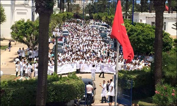 طلبة وأطباء يحتجون بالبيضاء على قانون الخدمة الإجبارية