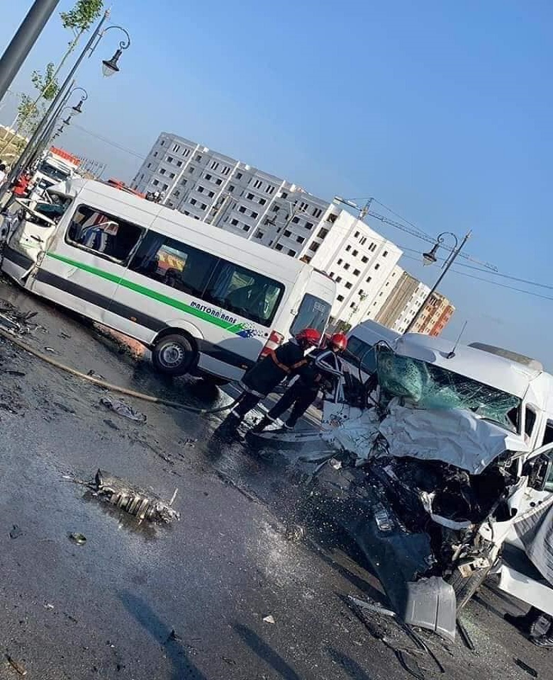 طنجة: 14 مصابا و3 وفيات في حادث اصطدام حافلتين لنقل العمال (صورة)