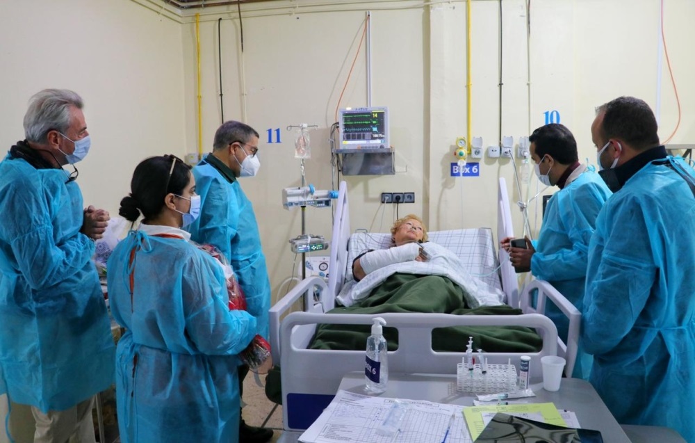 عزيز أخنوش ووالي سوس يطمئنان على الحالة الصحية للبلجيكية المعتدى عليها في كورنيش أكادير