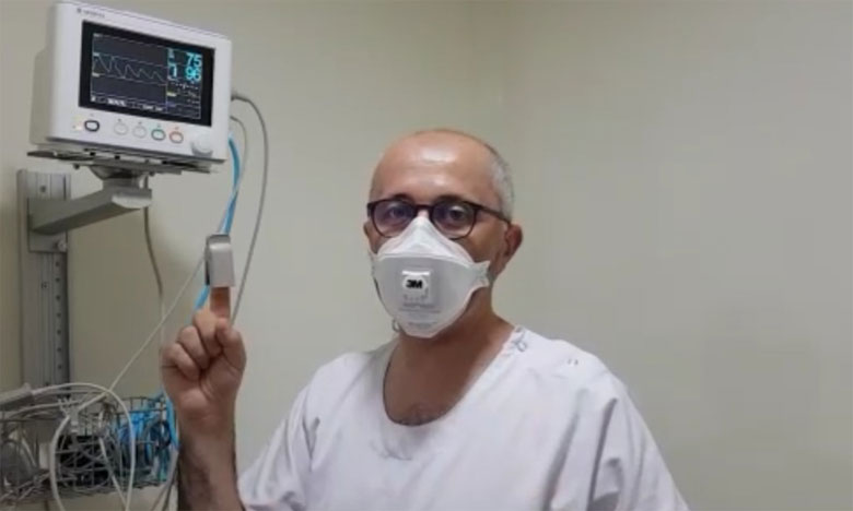 فاس: تجربة عملية لطبيب تؤكد أن ارتداء الكمامة لا يسبب الاختناق ولا يقلل من نسبة الأوكسيجين