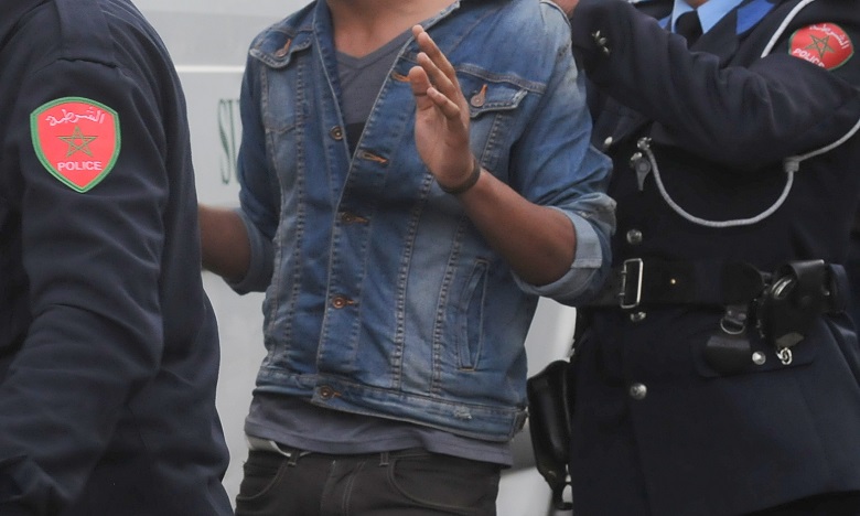 فاس.. موظف شرطة يضطر لاستخدام سلاحه الوظيفي لتوقيف شخص مبحوث عنه