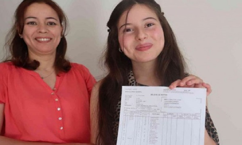 فرنسا: تلميذة مغربية تحصل على شهادة البكالوريا بمعدل 20/20