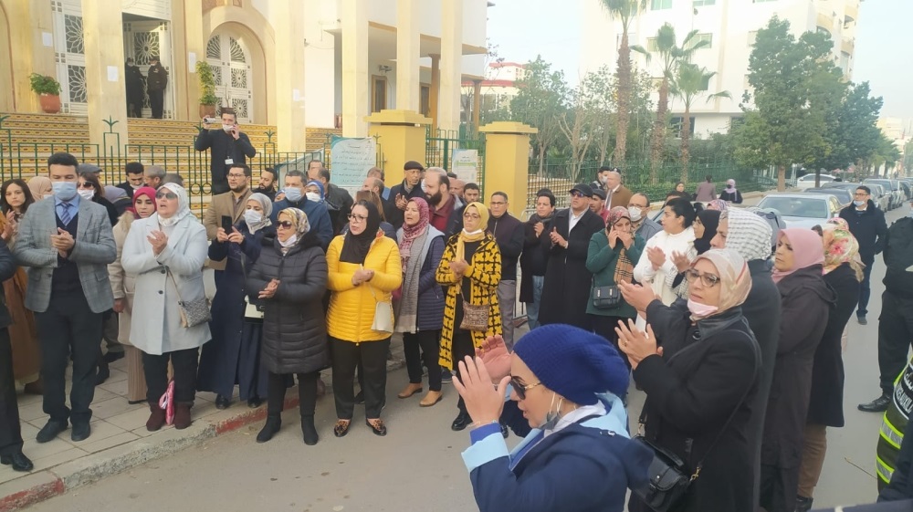 كتاب الضبط يضربون يومي الخميس والجمعة بسبب فرض "الجواز" ويقررون مقاطعة جلسة الحوار