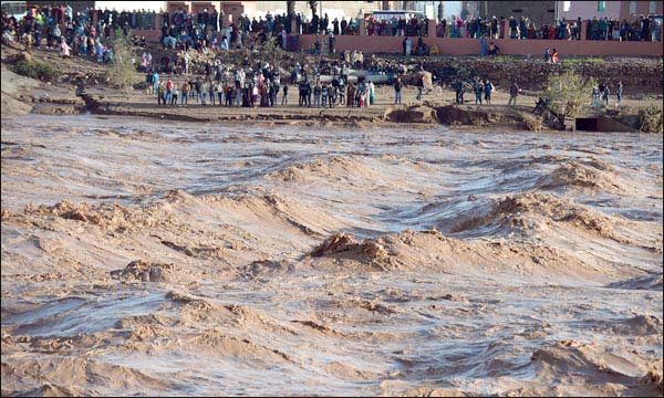 متضررون من فيضانات ابن جرير يحتجون على 'هزالة' المساعدات