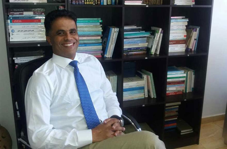 محمد الشمسي : وجود عشرات المداخل العشوائية للعاصمة الاقتصادية ساهم في رفع عدد الإصابات بفيروس كورونا المستجد