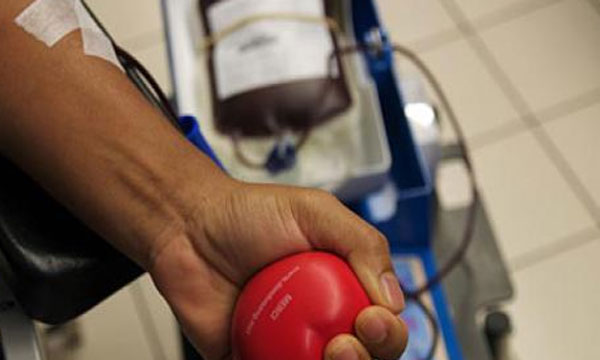 مراكز تحاقن الدم تجدد دعوتها إلى التبرع بالدم خلال الصيف