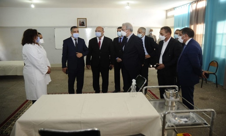 مراكش: استعدادات جارية لتهييئ مركز تلقيح التلاميذ ضد "كوفيد-19" بثانوية الحسن الثاني