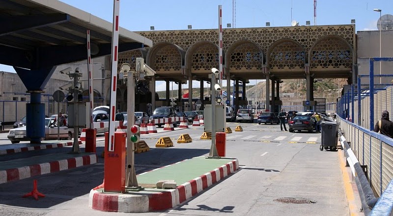 مصدر طبي: وفاة سيدتين مغربيتين وإصابة أربع إثر تدافع بمعبر باب سبتة