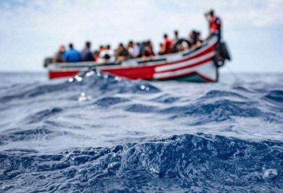 مصدر عسكري: البحرية الملكية تقدم المساعدة لـ 221 مرشحا للهجرة غير الشرعية