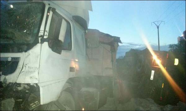 مصرع 3 أشخاص في انقلاب شاحنتين قرب أكادير