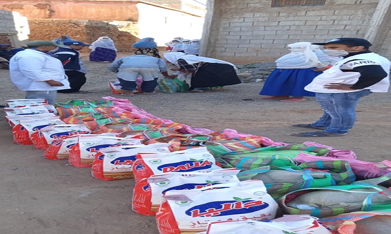 مفتاح العقارية توزع قفة الأغذية ومجموعة أدوات صحية للفئات المعوزة