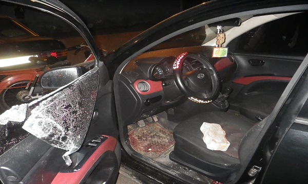 ملثمون مدججون بالأسلحة يسقطون مصابين ويدمرون 10 سيارات في ليلة رعب باسباتة