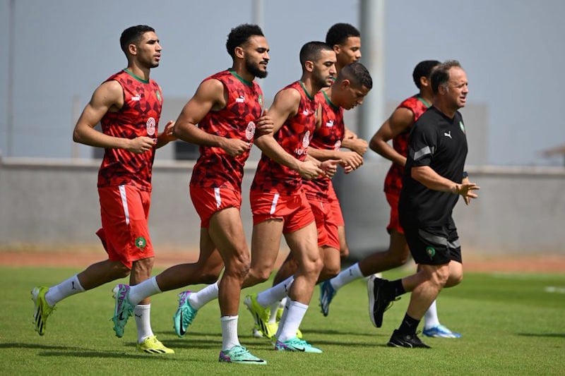 منتخب "الأسود" يتدرب وسط الحر الشديد