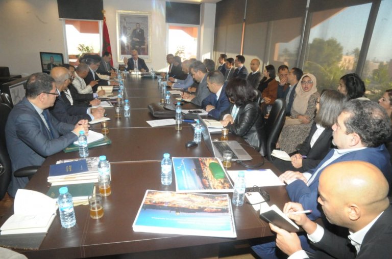 والي مراكش يتدارس مع خبراء ومهندسين معماريين مشروع تأهيل ساحة جامع الفنا