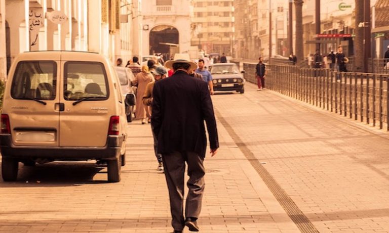 10 في المائة من البيضاويين يفضلون المشي على استعمال وسائل النقل