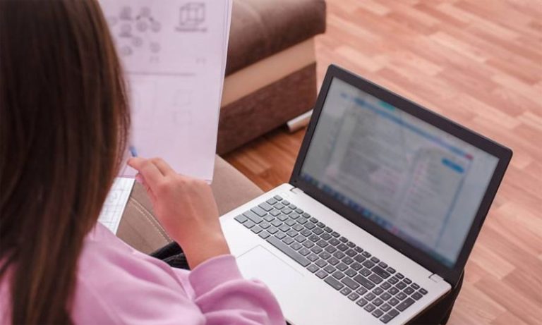 آباء التلاميذ يدعون إلى إشراكهم في القرارات المتعلقة بالدراسة بعد نهاية الحجر الصحي