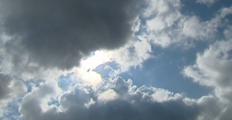 أحوال الطقس غدا الجمعة: سحب كثيفة مصحوبة بزخات رعدية