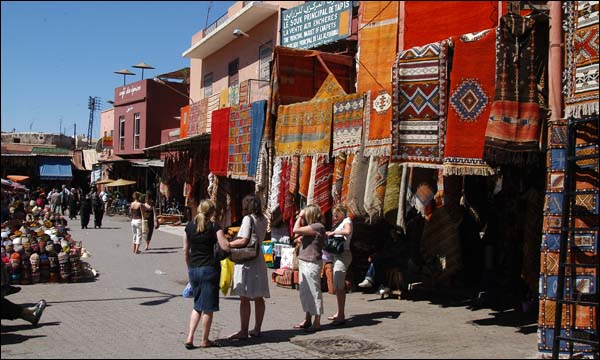 أزيد من 4 ملايين زائر من مختلف الجنسيات زاروا مراكش في دجنبر من 2014 الصناعة التقليدية تسحر السياح الأجانب