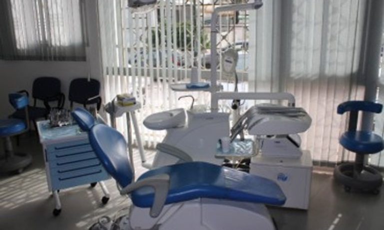 أطباء الأسنان يستأنفون العمل بعد عيد الفطر