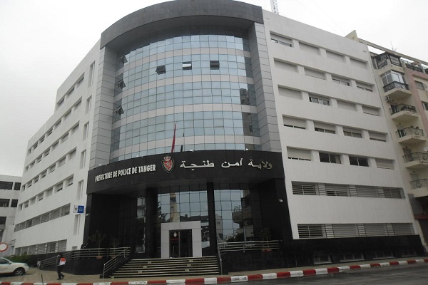 أمن طنجة يوقف شاحنة على متنها مسدس و50 رصاصة