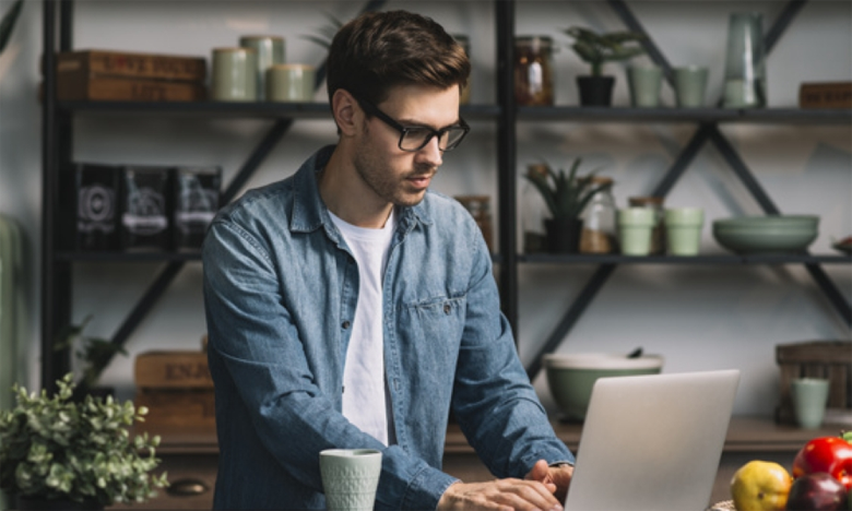 "أوميكرون" يقـوي خيــــار تجديد تفعيـل آليـة التعليم "عـــن بعـــد"