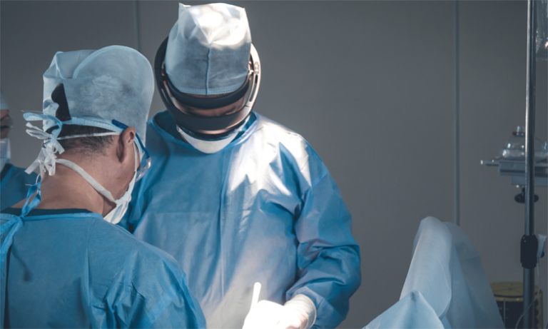 إجراء أولى العمليات الجراجية للأوعية الدموية باستخدام نظارات ذكية بتقنية الواقع المعزز بالمغرب