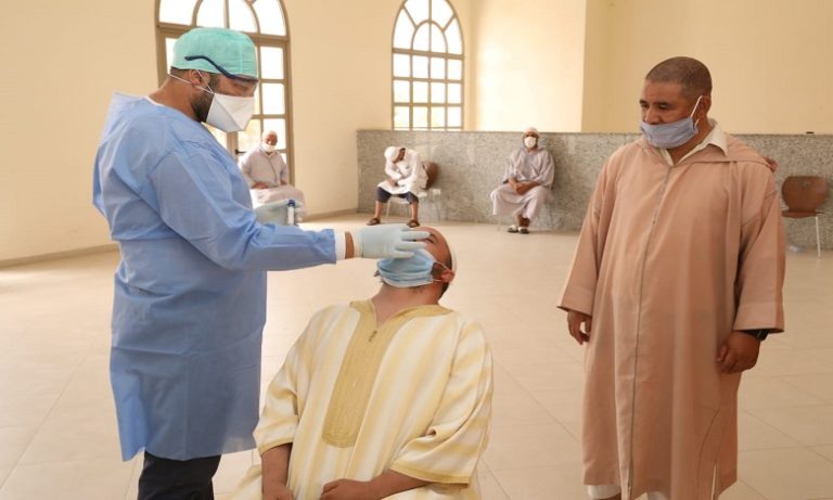 إخضاع الأئمة والمؤذنين لتحاليل الكشف عن كورونا قبل فتح المساجد بمراكش (صور)