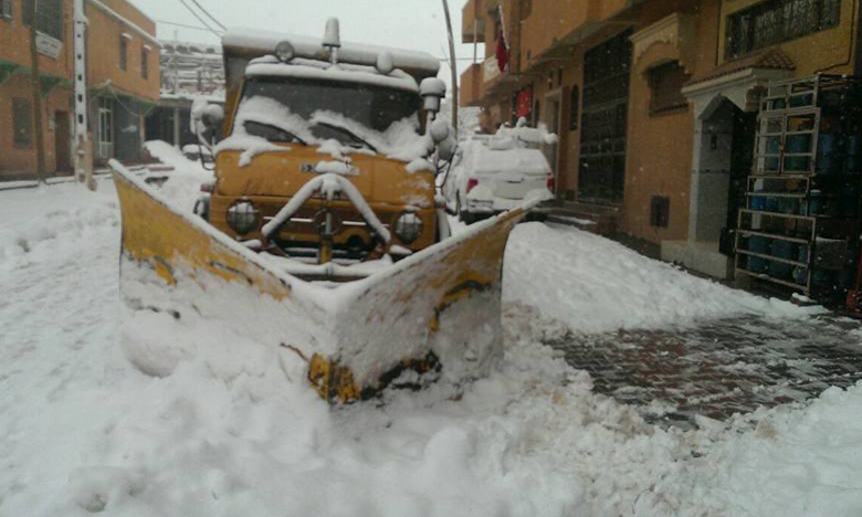 إعادة فتح المحاور الطرقية المغلقة بسبب الثلوج بعدد من الجماعات بإقليمي الحوز وشيشاوة