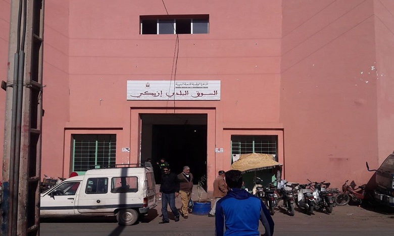 إغلاق السوق النموذجي "ايزيكي" بمراكش بعد تحول تجمعات سكنية قريبة منه إلى بؤر لانتشار فيروس كورونا