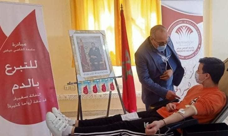 إقبال مكثف لطلبة كلية الحقوق بمراكش على التبرع بالدم لتعزيز مخزون المركز الجهوي