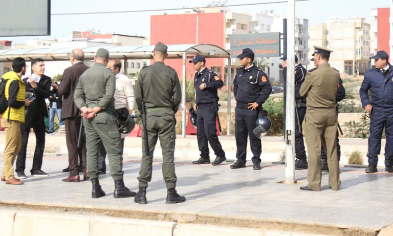 احتجاج مواطنين بعدد من محطات القطار على التأخير في مواعيد انطلاق الرحلات