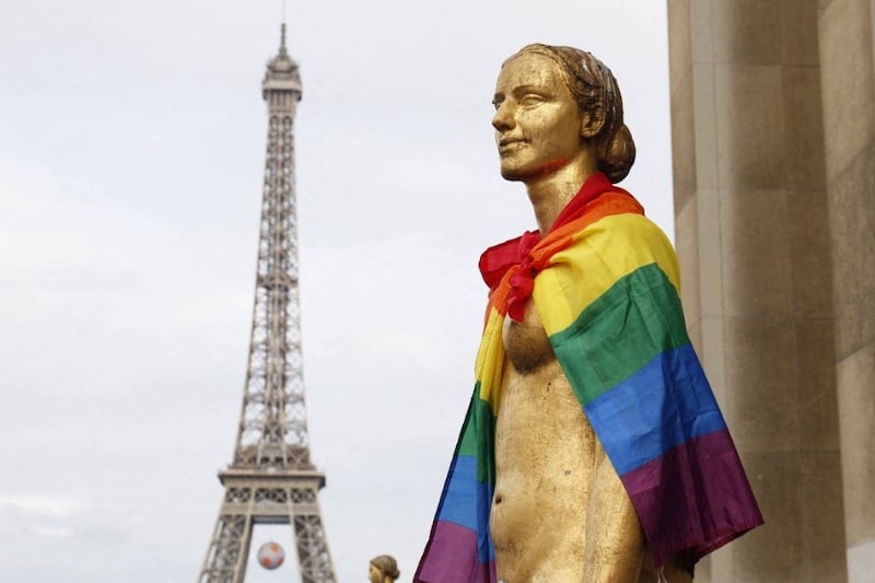 استطلاع: 80% من الفرنسيين يتقبلون "المثلية الجنسية" لرئيس الجمهورية