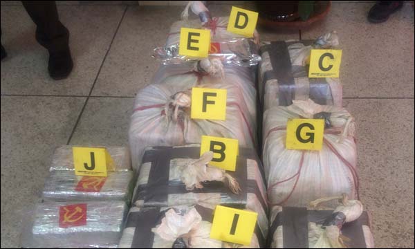 اعتقال مهاجر مغربي بالبيضاء بتهمة المتاجرة في الكوكايين كمية من مخدر الكوكايين محجوزة في عملية سابقة