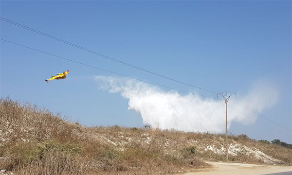 الاستعانة بطائرة تابعة للدرك الملكي للسيطرة على النيران الملتهبة بمصنع الشمندر