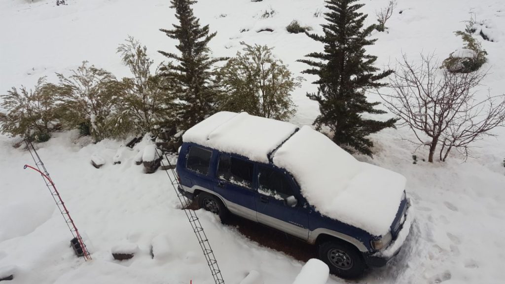 الثلوج تحاصر سكان إملشيل بعد بلوغ علوها مترا