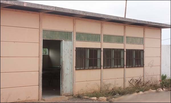 الحجرات الدراسية المشيدة بالبناء المفكك تستنفر بلمختار