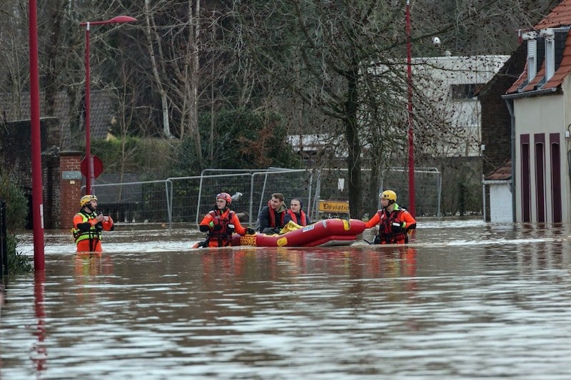 الحكومة الفرنسية تعلن تدابير "استثنائية" بعد موجة فيضانات غير مسبوقة